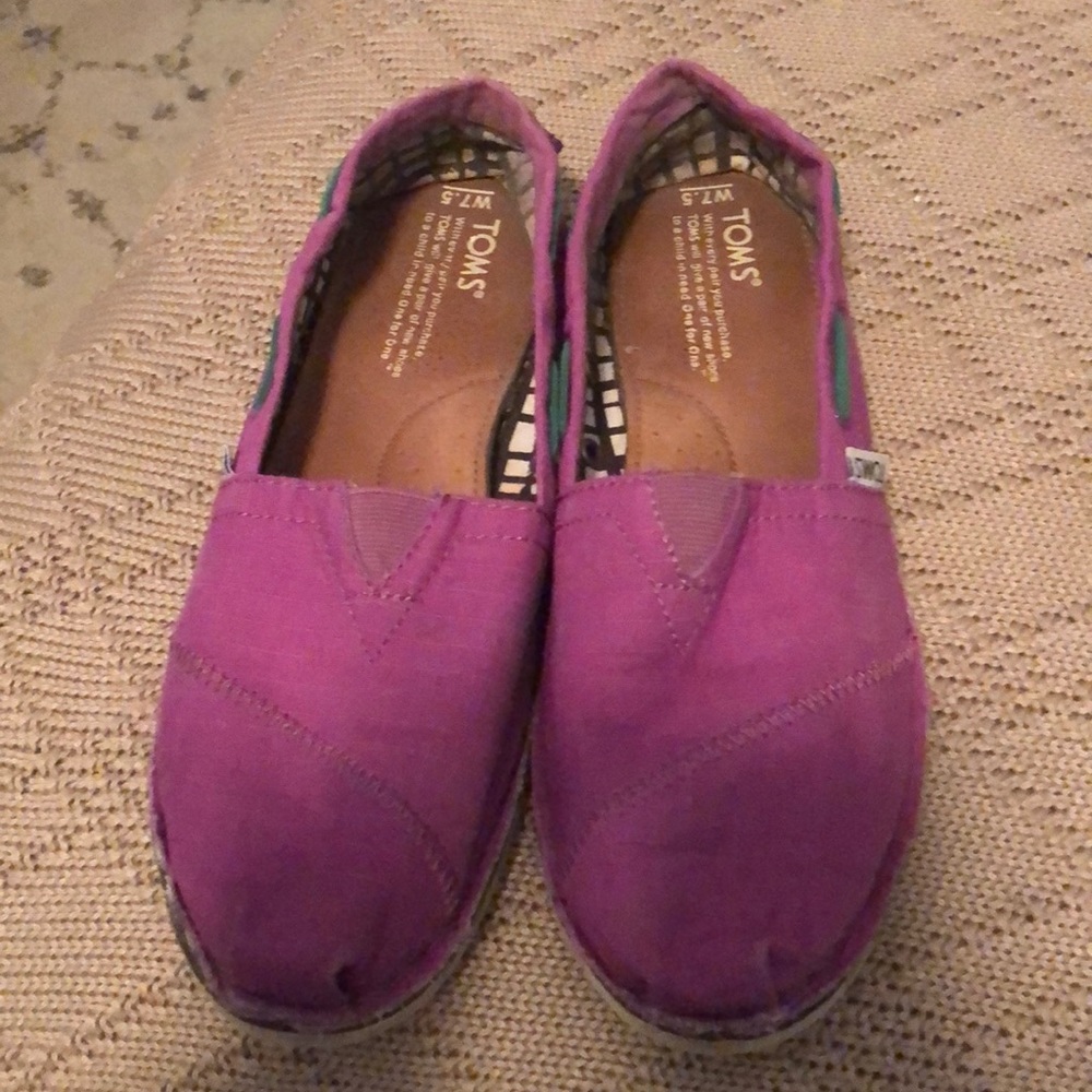 Toms women’s 7.5 shoes